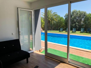 One bedroom bungalow with shared pool enclosed garden and wifi at Silves